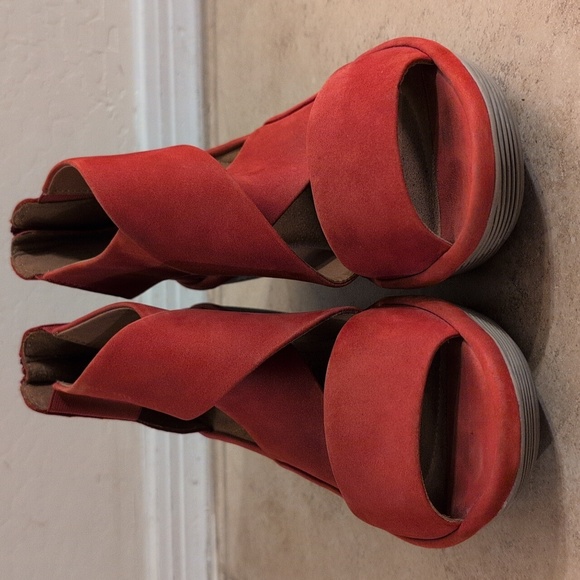 Clarks Wedge Heeled Criss Cross Sandals Red Orange - Size 10 - Picture 2 of 12